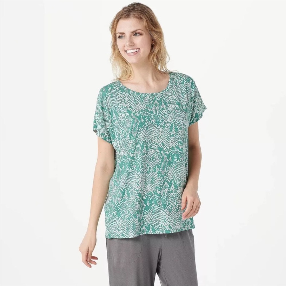 AnyBody Oil Green Cozy Knit Snake Print Tee Size Large